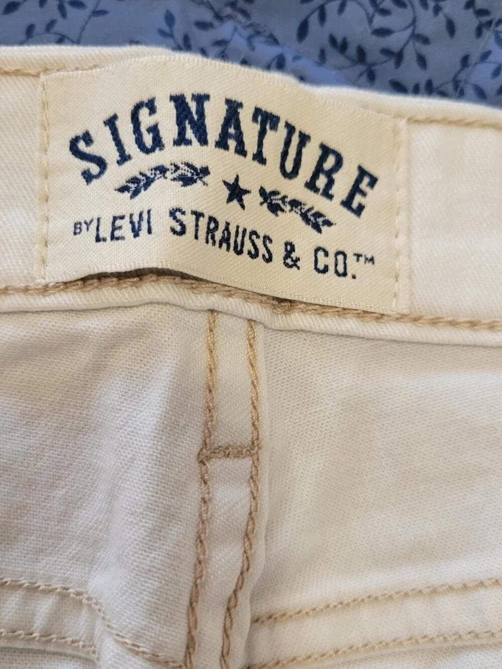 Size 16 Bundle of 2: Levi Strauss Abbey Shorts Off-White (1 NWT!)